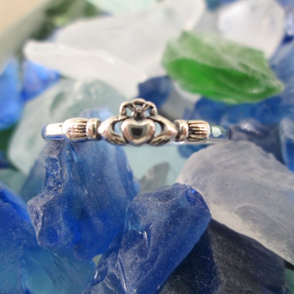 Dainty 925 Sterling Claddagh Ring, 925 Celtic Ring, Friendship, Love, Loyalty - Picture 5 of 7